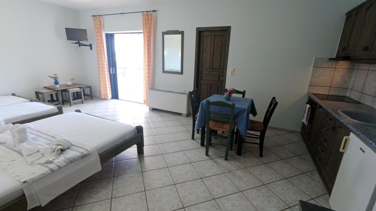 Hotel Zeus Karystos  Buitenkant foto
